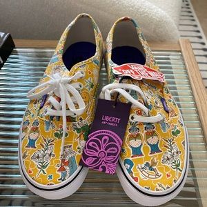 Women’s Vans (Liberty) Alice in Wonderland sneakers size 7.5 Extremely RARE